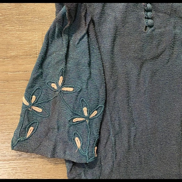 Beautiful Multi-tonal Blouse - Picture 4 of 4